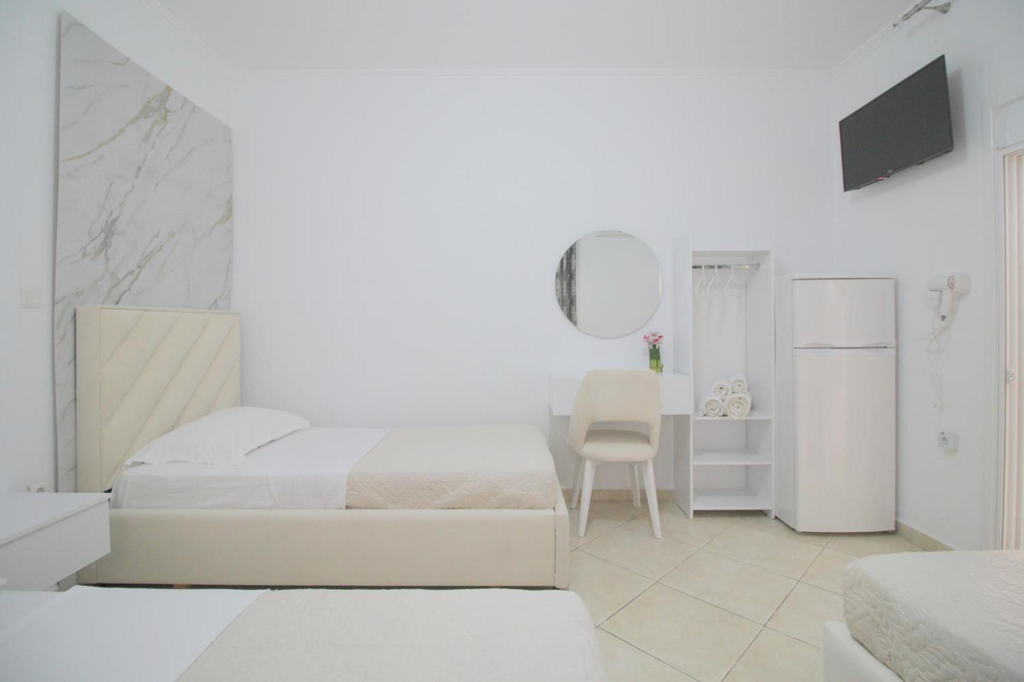 Emel Apartaments Ksamil Exteriör bild