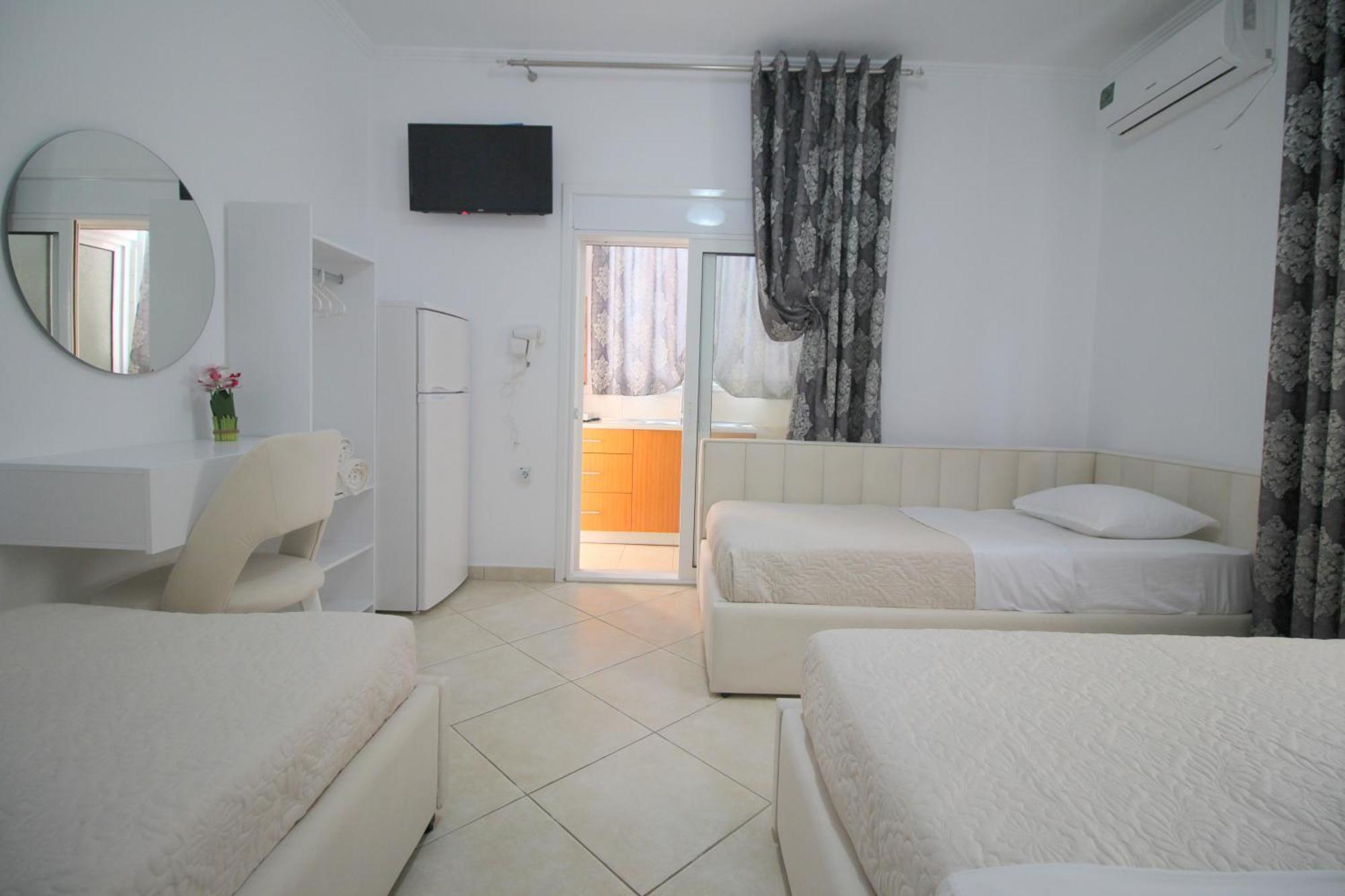 Emel Apartaments Ksamil Exteriör bild
