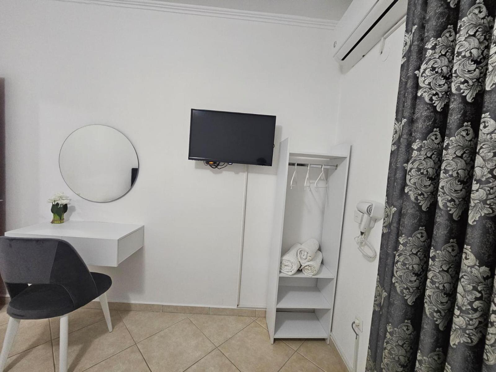 Emel Apartaments Ksamil Exteriör bild